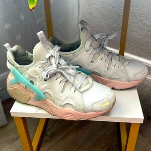 Women’s Nike Air HUARACHE CRAFT